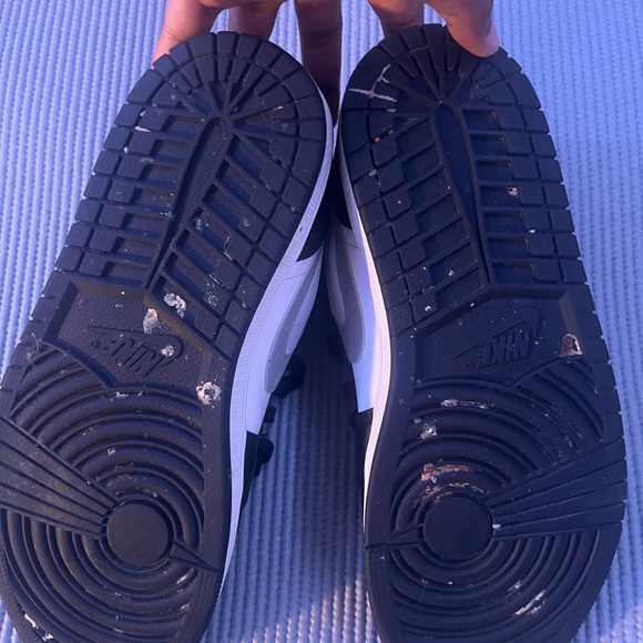 Nike Black and White Sneakers - Picture 3 of 3